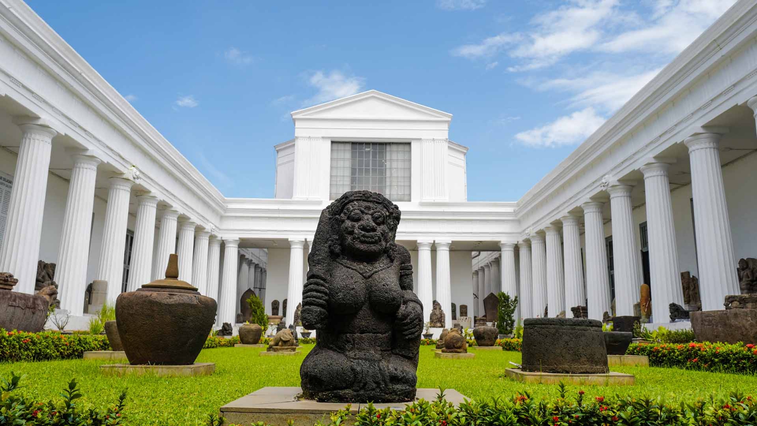 Museum indonesia. Морской музей (Джакарта). Arca Museum. Arca artist. Arca.